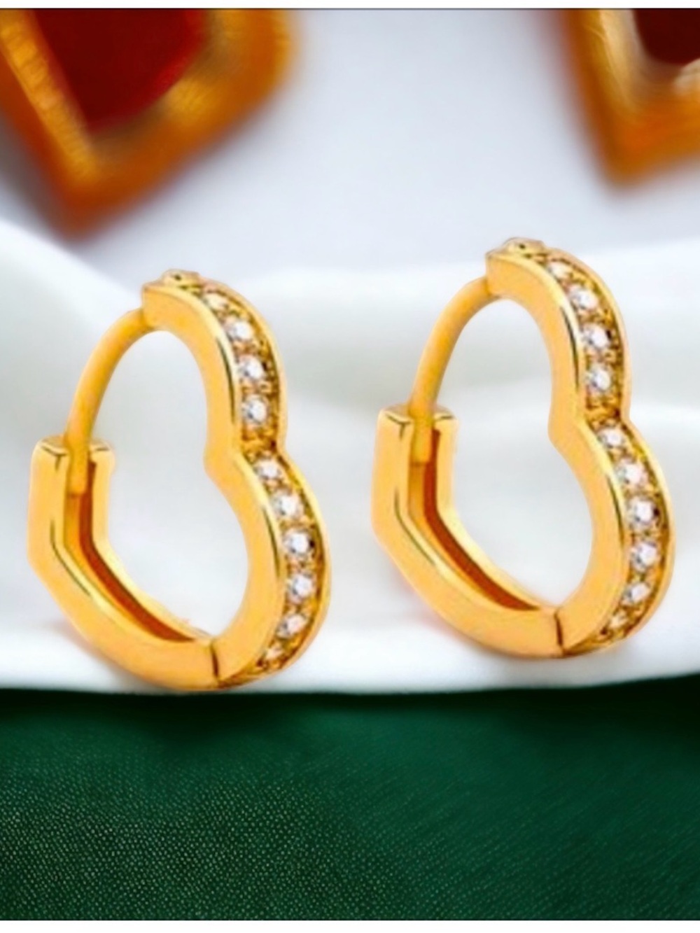 🫶🏻 Petite Elegant Gold Heart Hoop Earrings with Crystals